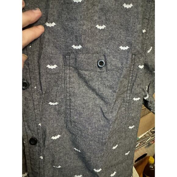 Batman Mens Gray Bat Symbol Short Sleeve Button-Down Shirt Medium - Picture 3 of 6